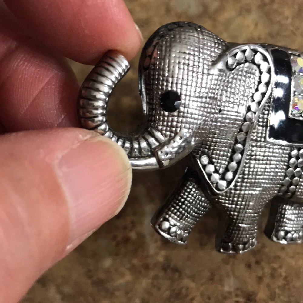 NWOT Beautiful Elephant Pin - Picture 2 of 9